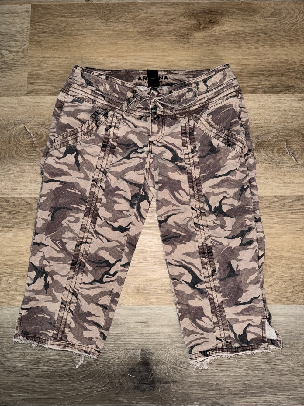 Vintage 2000s Y2K Arizona Jean Co Camo Capris - Picture 1 of 4